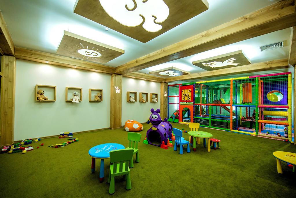 Grand Stasinda Bal Sylwestrowy Animacje Impreza Integracyjna Dwa Posilki Bogaty Bufet Baseny Kregielnia Grota Sauny Squash Silownia Place Zabaw Widoki 1000Mnpm Буковина Татранська Екстер'єр фото
