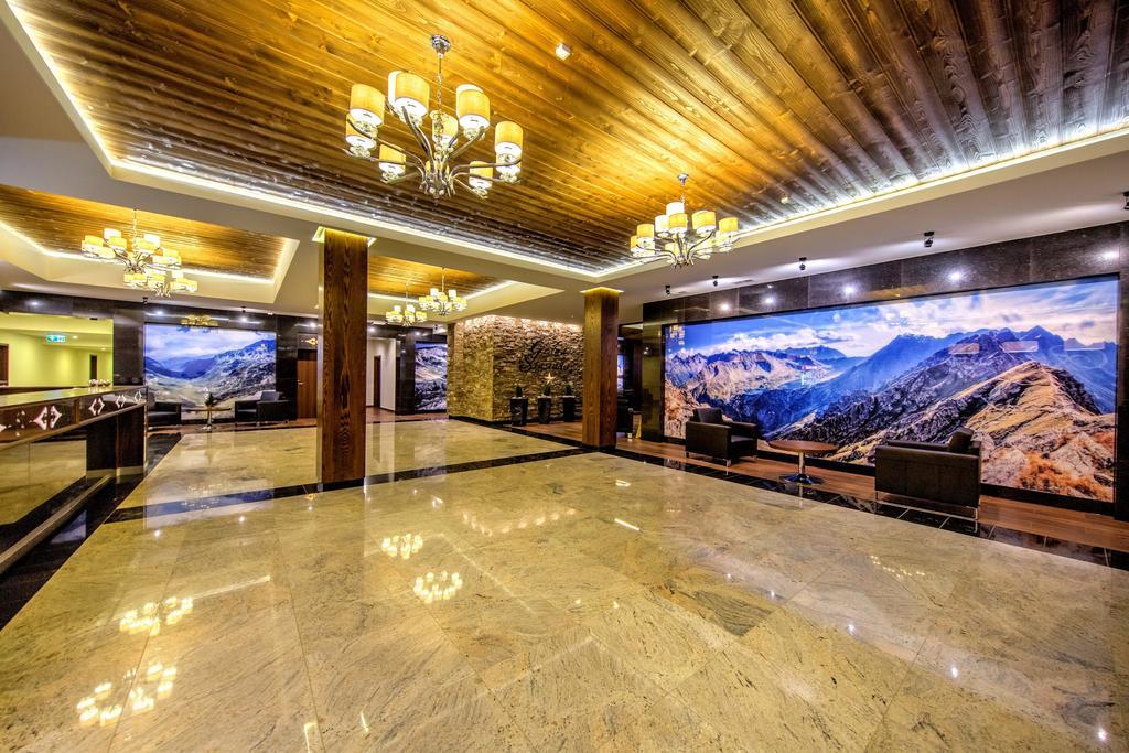 Grand Stasinda Bal Sylwestrowy Animacje Impreza Integracyjna Dwa Posilki Bogaty Bufet Baseny Kregielnia Grota Sauny Squash Silownia Place Zabaw Widoki 1000Mnpm Буковина Татранська Екстер'єр фото